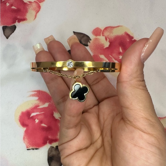 Jewelry - 14K Gold plated bangle
